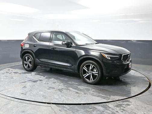 2024 Volvo XC40 B5 Core