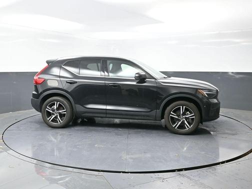 2024 Volvo XC40 B5 Core