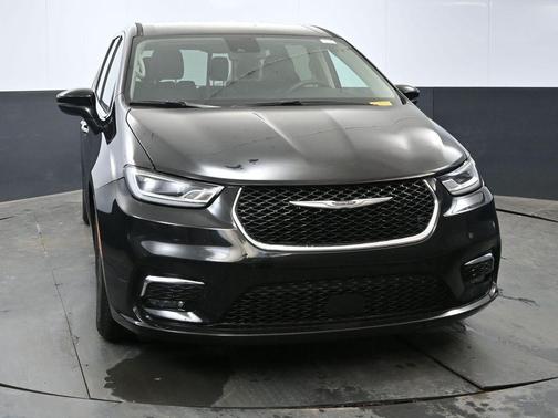 2023 Chrysler Pacifica Touring-L