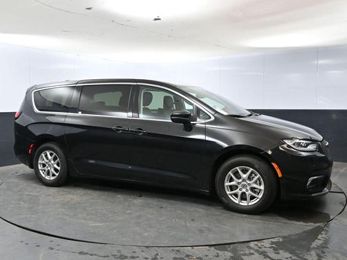 2023 Chrysler Pacifica Touring-L