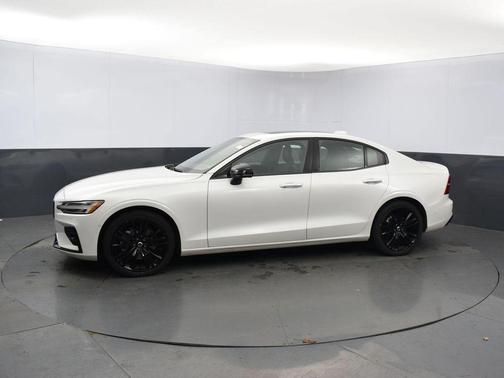 2024 Volvo S60 B5 Plus Black Edition