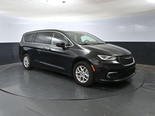 2023 Chrysler Pacifica Touring-L
