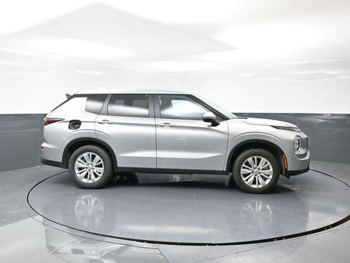 2025 Mitsubishi Outlander ES