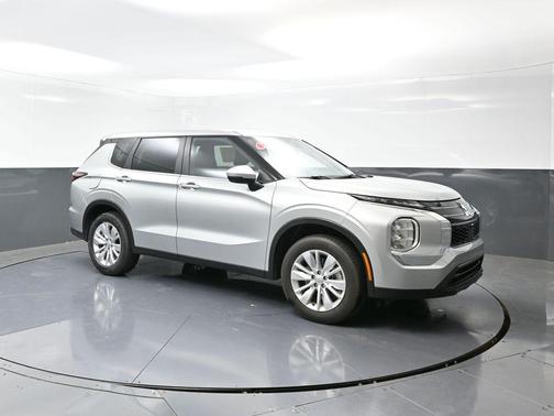 2025 Mitsubishi Outlander ES