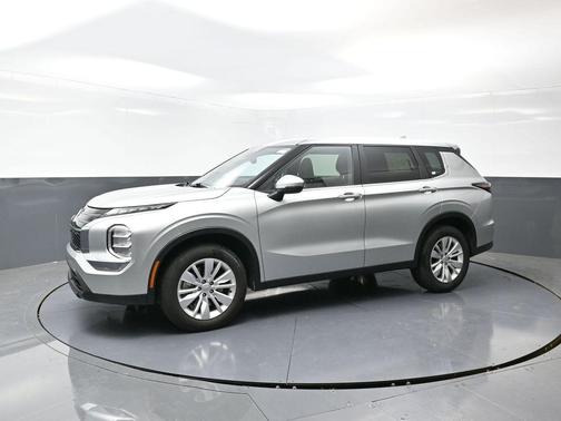 2025 Mitsubishi Outlander ES