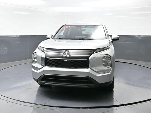 2025 Mitsubishi Outlander ES