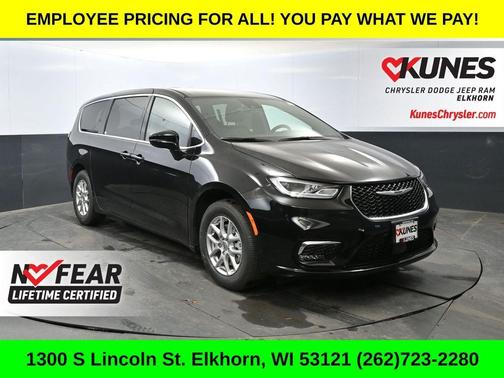 2025 Chrysler Pacifica Select
