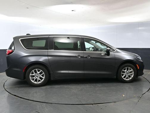 2023 Chrysler Pacifica Touring-L
