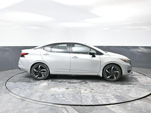 2023 Nissan Versa 1.6 SR