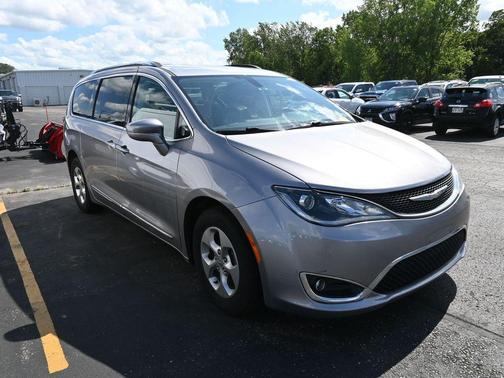 2017 Chrysler Pacifica Touring-L Plus