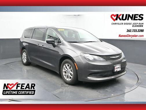 Granite Crystal Clearcoat Metallic 2023 Chrysler Voyager LX