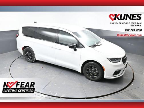 2024 Chrysler Pacifica Hybrid Select