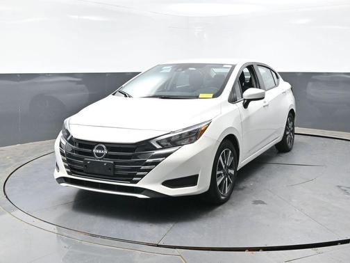Aspen White 2025 Nissan Versa 1.6 SV