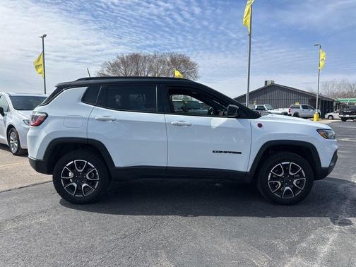 Bright White Clearcoat 2025 Jeep Compass Trailhawk