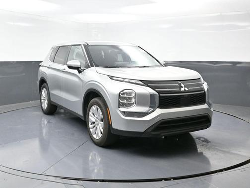 2025 Mitsubishi Outlander ES