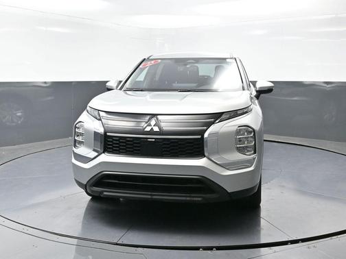2025 Mitsubishi Outlander ES