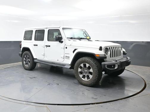 Bright White Clearcoat 2018 Jeep Wrangler Unlimited Sahara