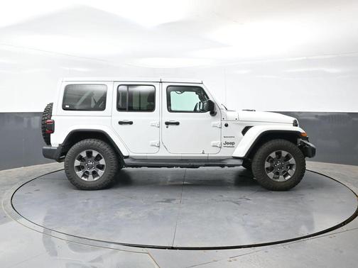 Bright White Clearcoat 2018 Jeep Wrangler Unlimited Sahara