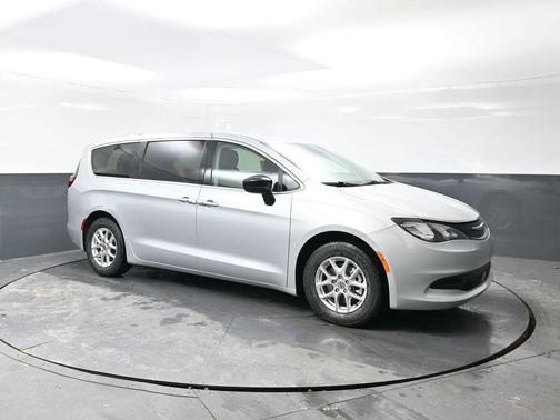 2024 Chrysler Voyager LX