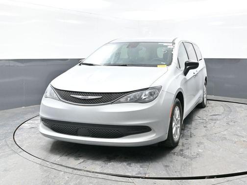 2024 Chrysler Voyager LX