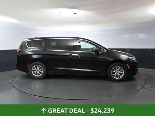 2023 Chrysler Pacifica Touring-L