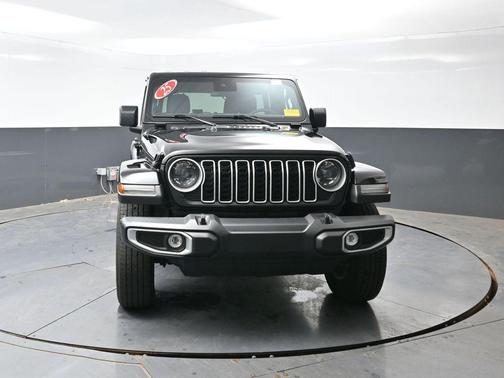 Black Clearcoat 2025 Jeep Wrangler Sahara