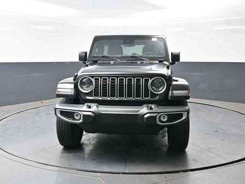 Black Clearcoat 2025 Jeep Wrangler Sahara