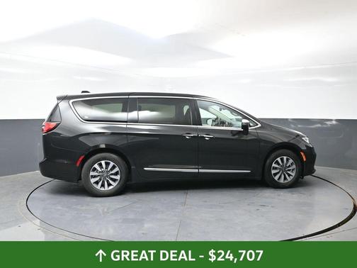 Brilliant Black Crystal Pearlcoat 2023 Chrysler Pacifica Hybrid Limited
