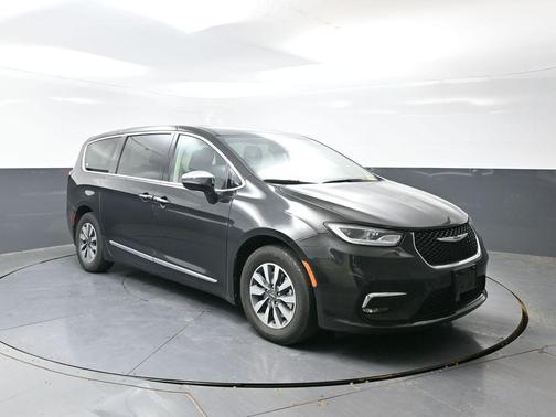 Brilliant Black Crystal Pearlcoat 2023 Chrysler Pacifica Hybrid Limited