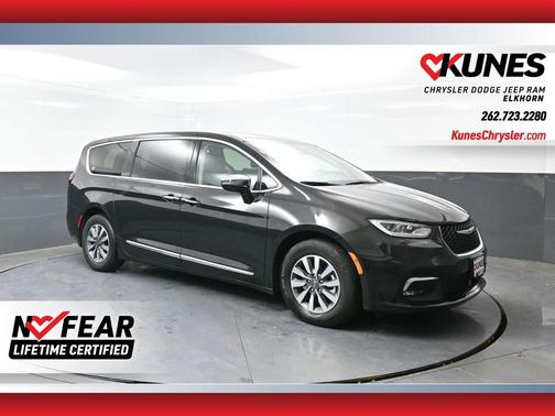 Brilliant Black Crystal Pearlcoat 2023 Chrysler Pacifica Hybrid Limited