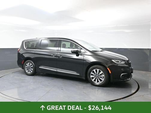 Brilliant Black Crystal Pearlcoat 2023 Chrysler Pacifica Hybrid Limited