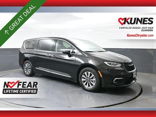 Brilliant Black Crystal Pearlcoat 2023 Chrysler Pacifica Hybrid Limited