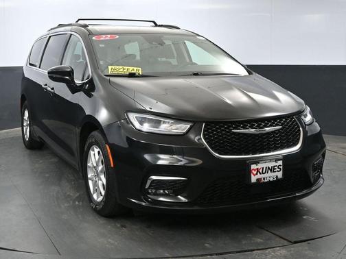 2022 Chrysler Pacifica Touring-L
