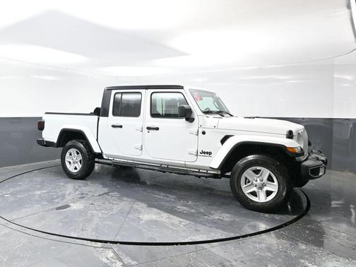 2022 Jeep Gladiator Sport