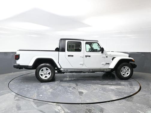 2022 Jeep Gladiator Sport