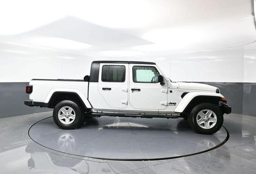 2022 Jeep Gladiator Sport