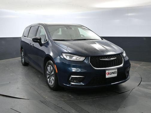 2025 Chrysler Pacifica Hybrid Select