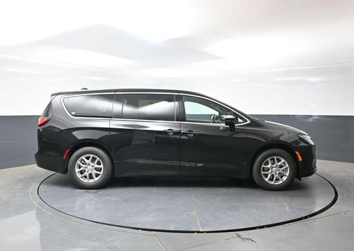 PXJ 2027 Chrysler Pacifica SELECT