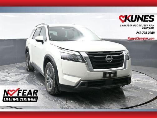 2024 Nissan Pathfinder SV