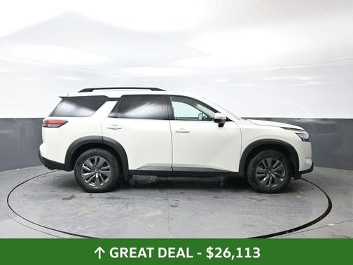 2024 Nissan Pathfinder SV