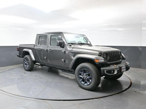 Granite Crystal Clearcoat Metallic 2026 Jeep Gladiator 85th Anniversary Edition
