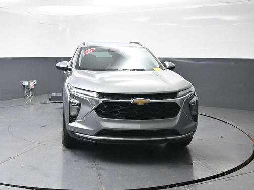 Sterling Gray Metallic 2025 Chevrolet Trax LT