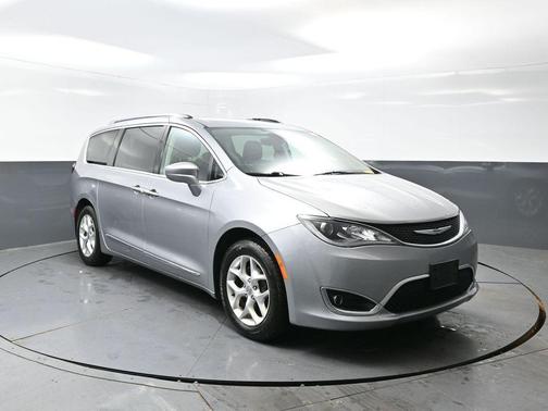 2018 Chrysler Pacifica Touring-L