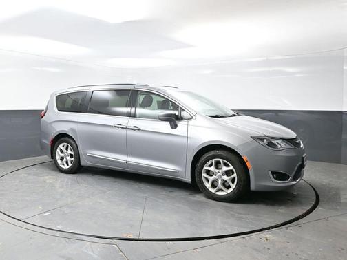 2018 Chrysler Pacifica Touring-L