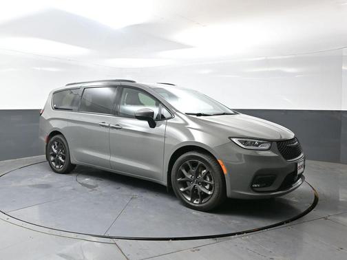 Ceramic Gray Clearcoat 2023 Chrysler Pacifica Touring-L