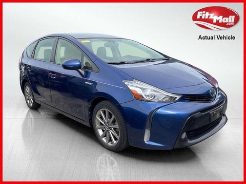 2015 Toyota Prius v Five