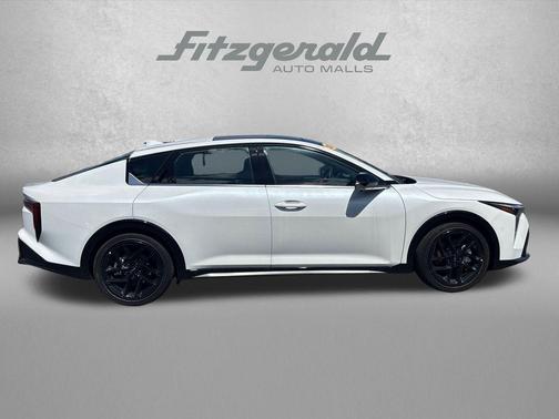 Snow White Pearl 2025 Kia K4 GT-Line Turbo