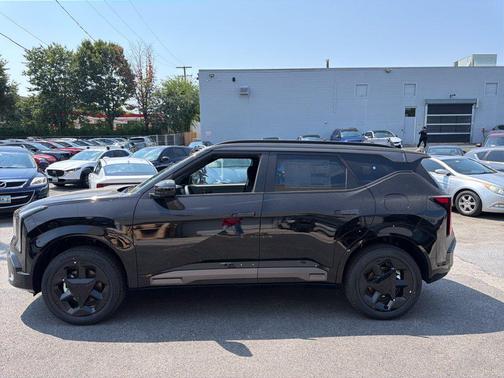 Aurora Black Pearl 2027 Kia Seltos X-Line S