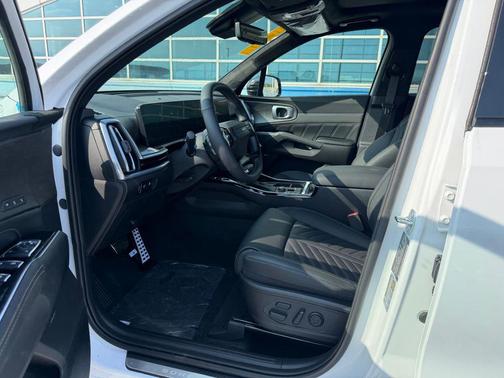 Glacial White Pearl 2026 Kia Sorento SX
