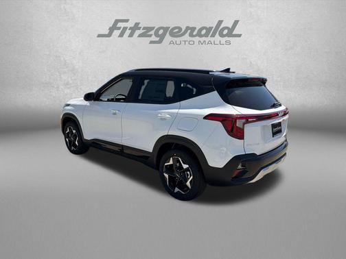 Clear White/Black Roof 2026 Kia Seltos S